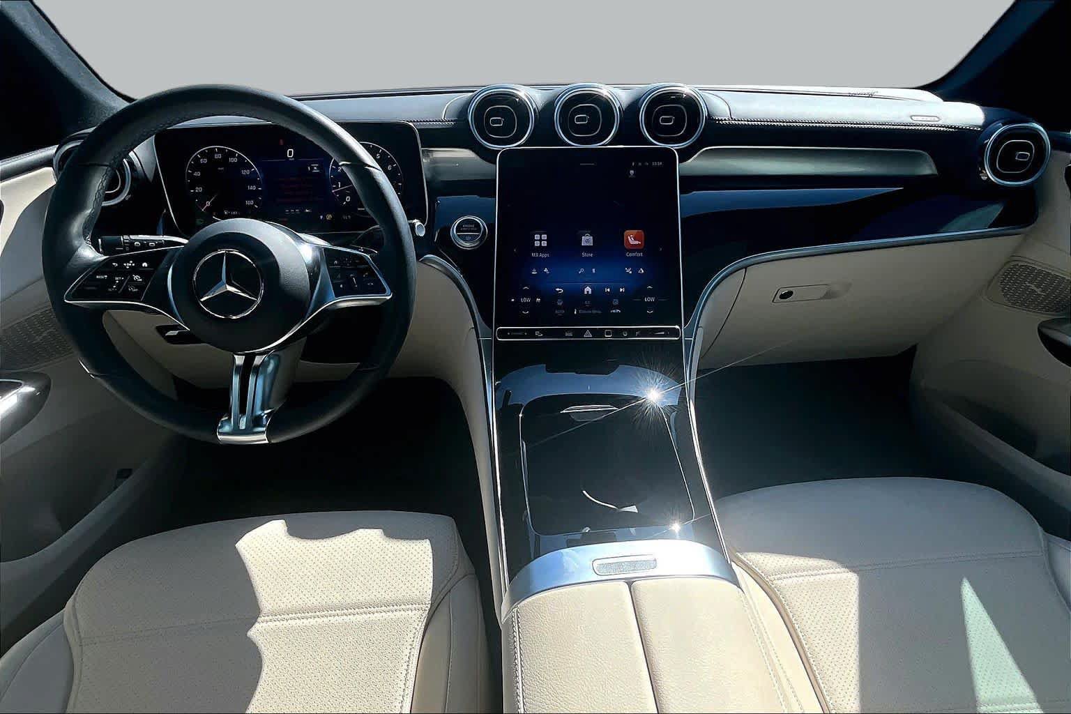 Used 2025 Mercedes-Benz GLC 300 4MATIC image 16