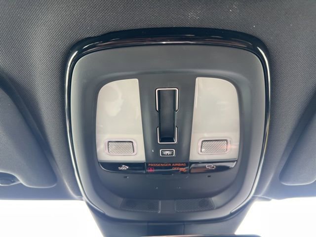 Used 2025 Volvo V60 B5 Cross Country Plus image 38