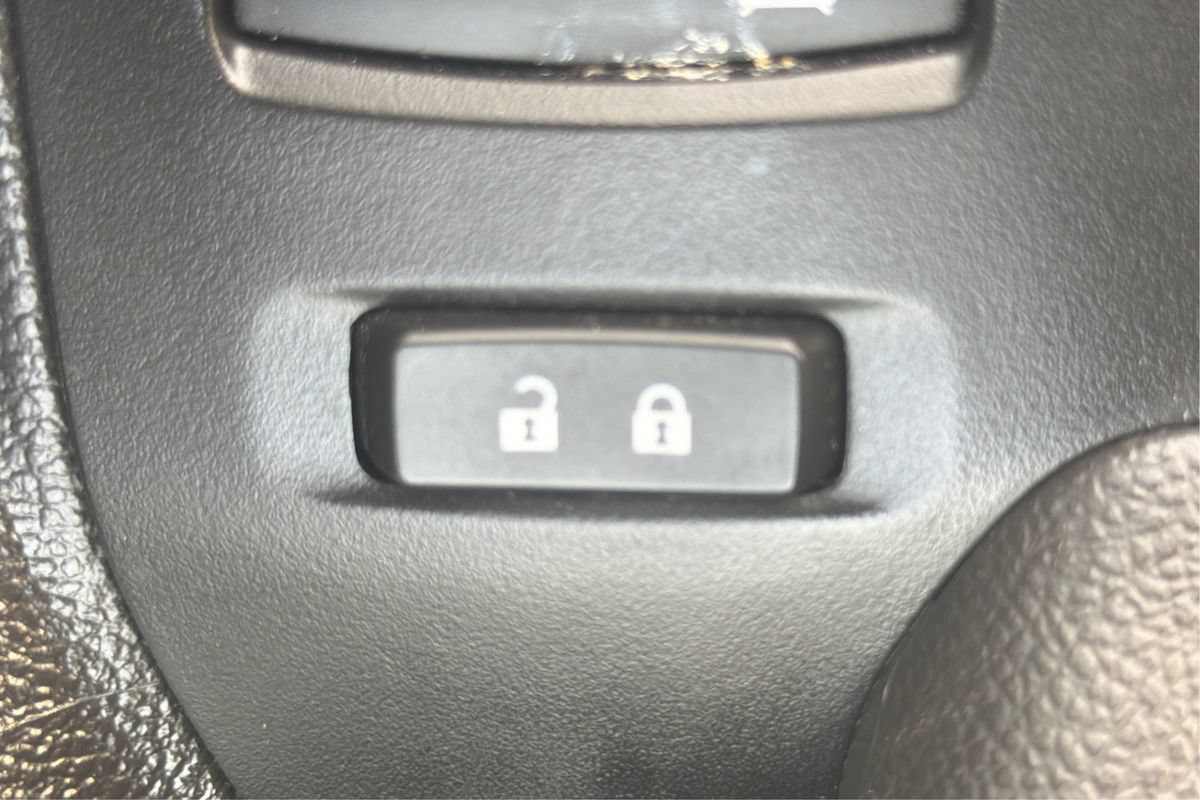 Used 2020 Chevrolet Trax LT w/ LT Convenience Package FWD image 35