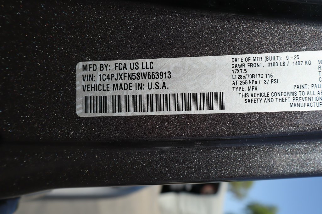 Certified 2025 Jeep Wrangler Unlimited Rubicon w/ Convenience Group AWD/4WD image 38