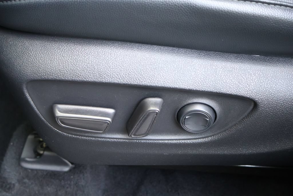 Used 2022 Toyota Highlander XSE FWD image 34