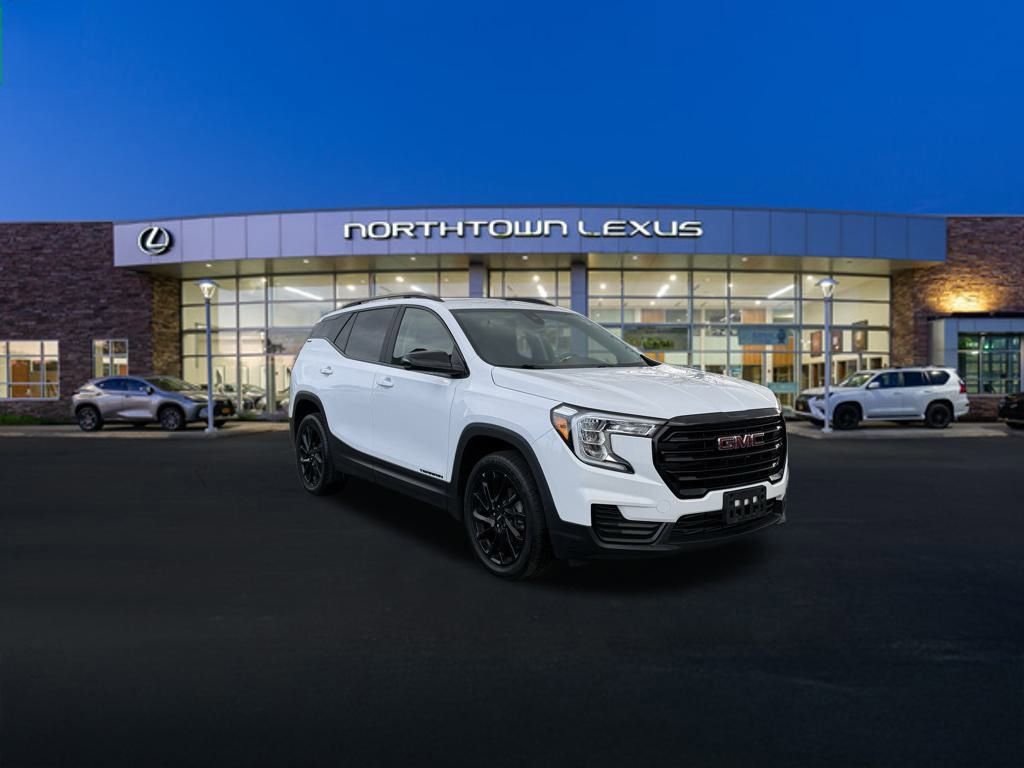Used 2023 GMC Terrain SLE w/ Driver Convenience Package image 3