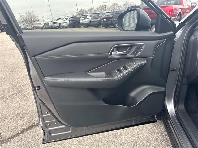 New 2026 Nissan Rogue Platinum image 19