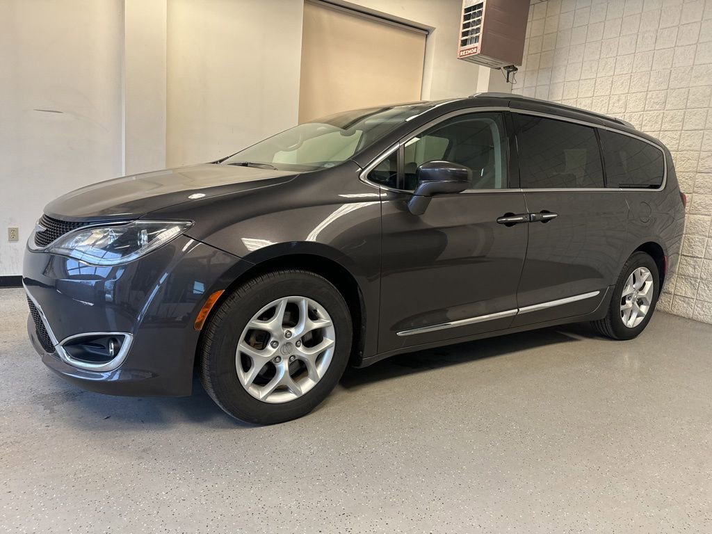 Used 2017 Chrysler Pacifica Touring-L Plus FWD image 43