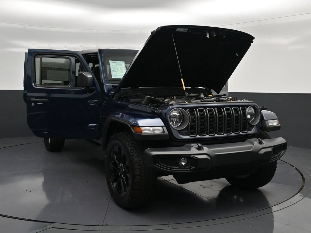Used 2025 Jeep Gladiator Sport AWD/4WD image 32