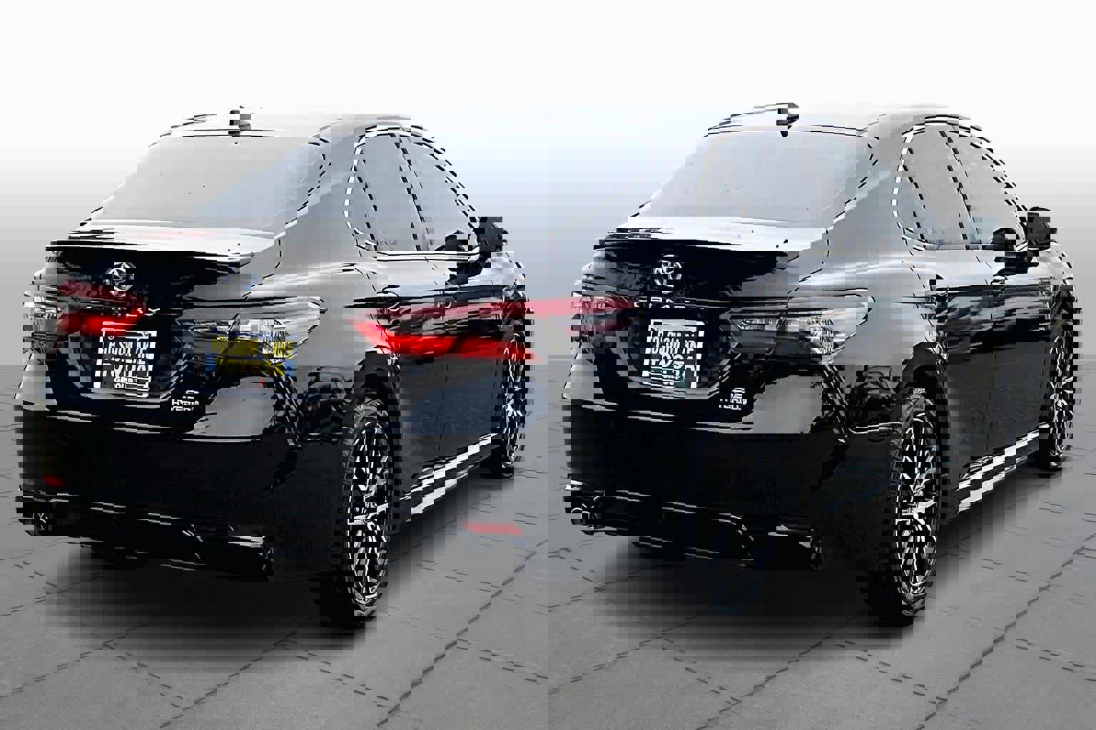 Certified 2022 Toyota Camry SE image 12