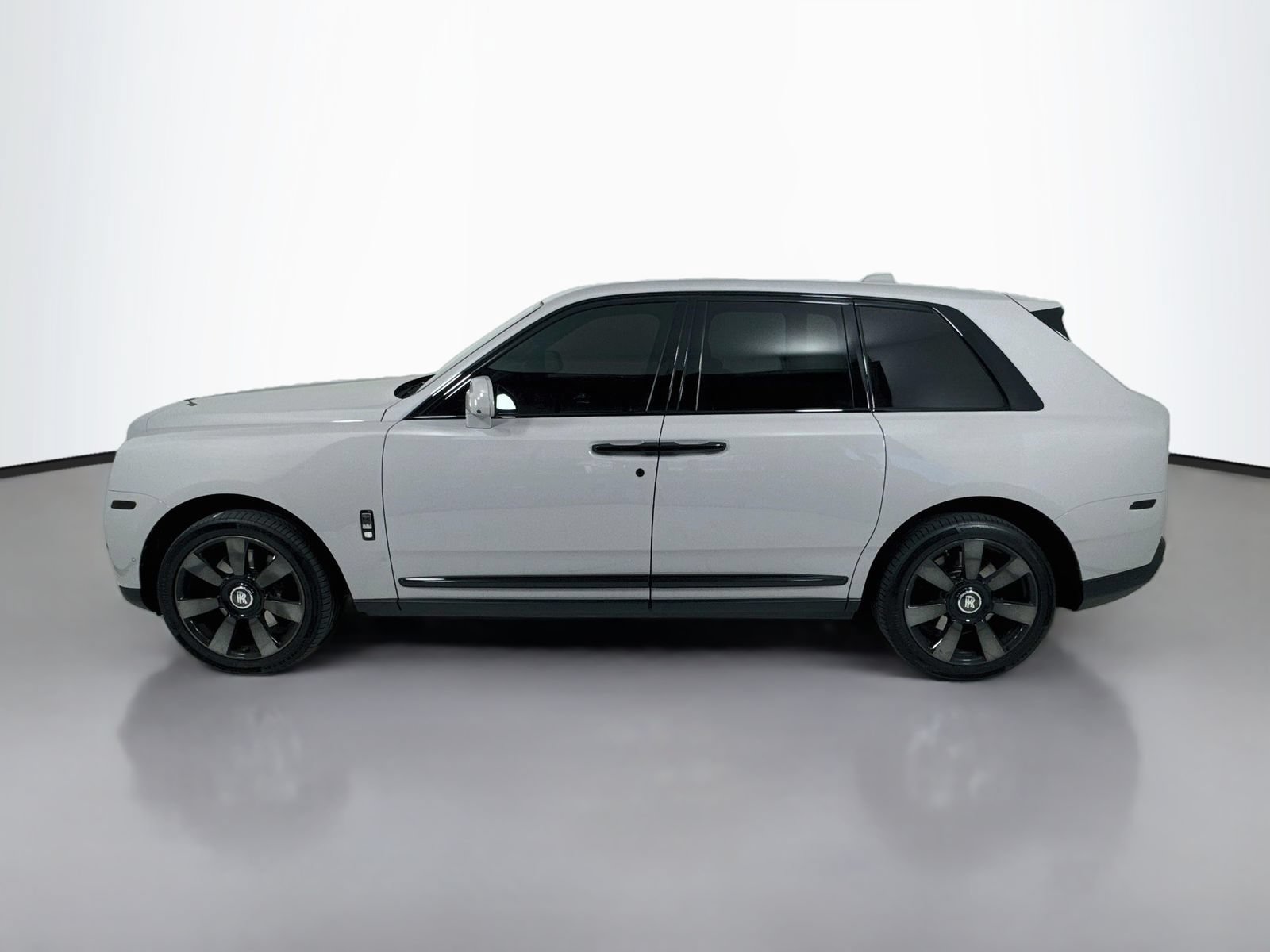 Certified 2021 Rolls-Royce Cullinan AWD/4WD image 3