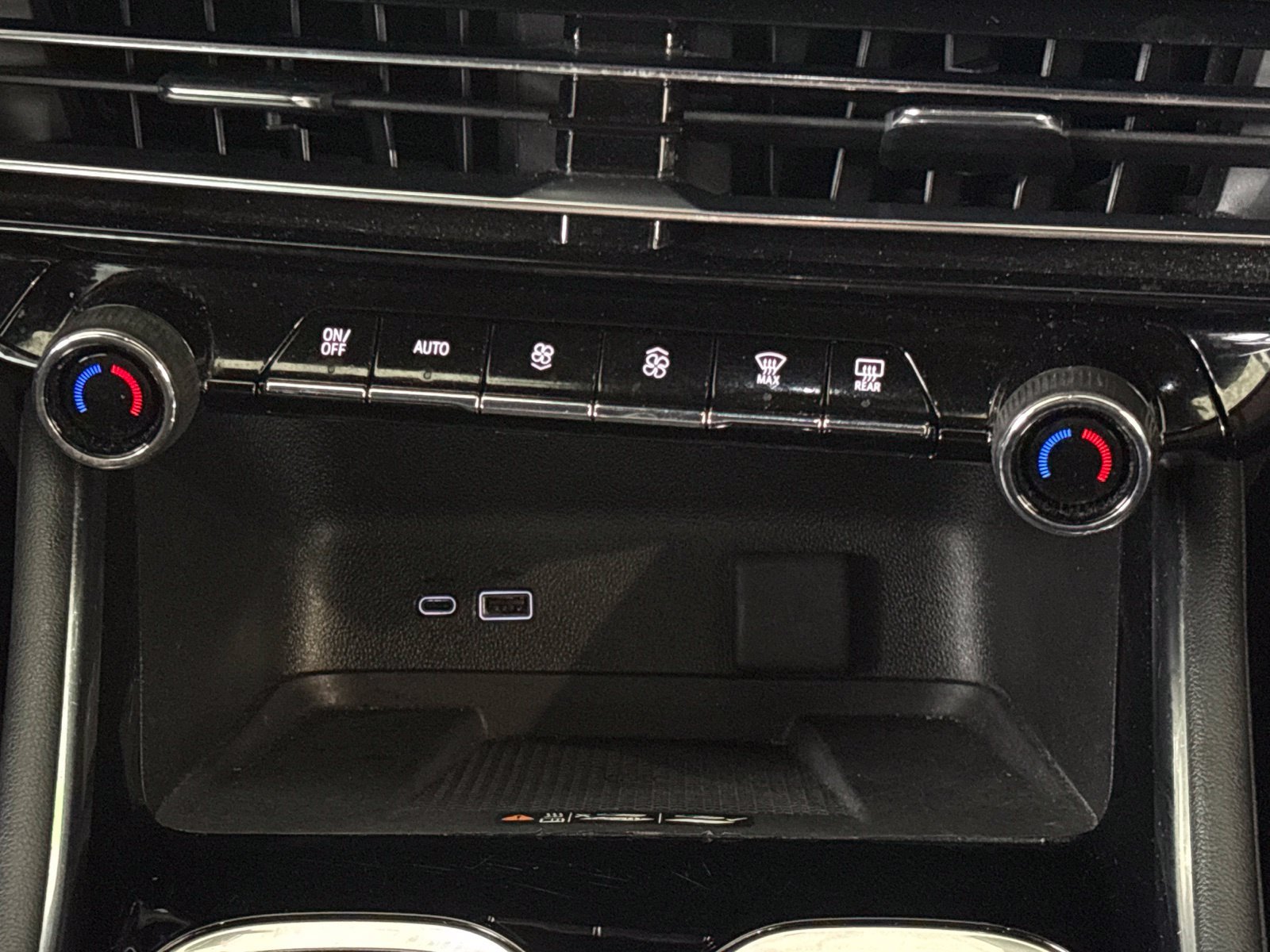 Used 2024 Chevrolet Traverse LT FWD image 25