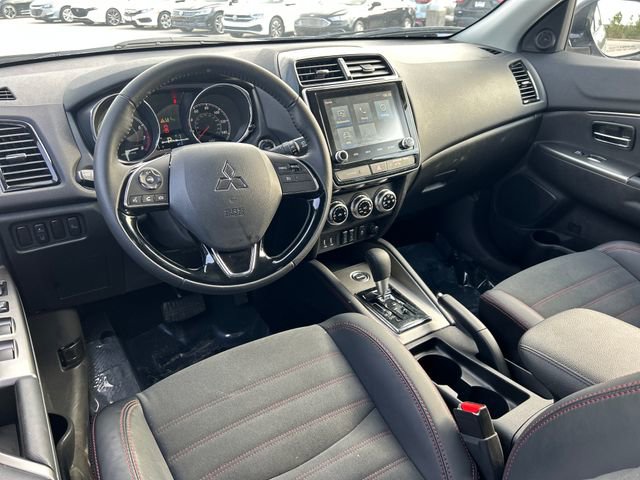 Used 2025 Mitsubishi Outlander Sport SE image 9