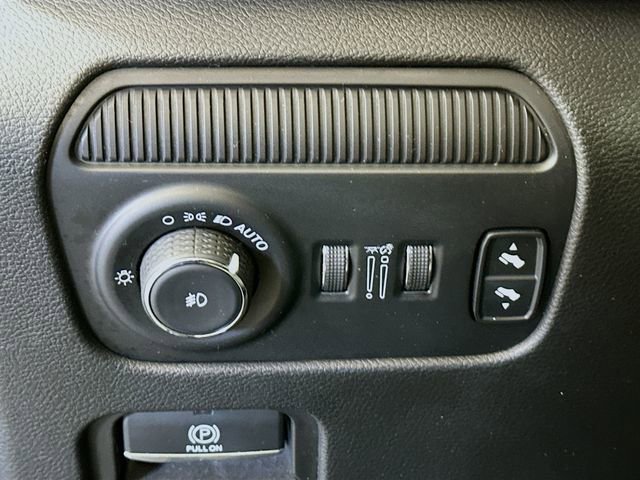 Used 2024 Jeep Wagoneer L Series II w/ Flexible Seating Group image 11