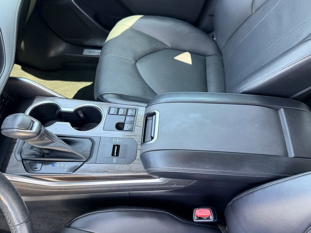Used 2023 Toyota Highlander Limited image 21