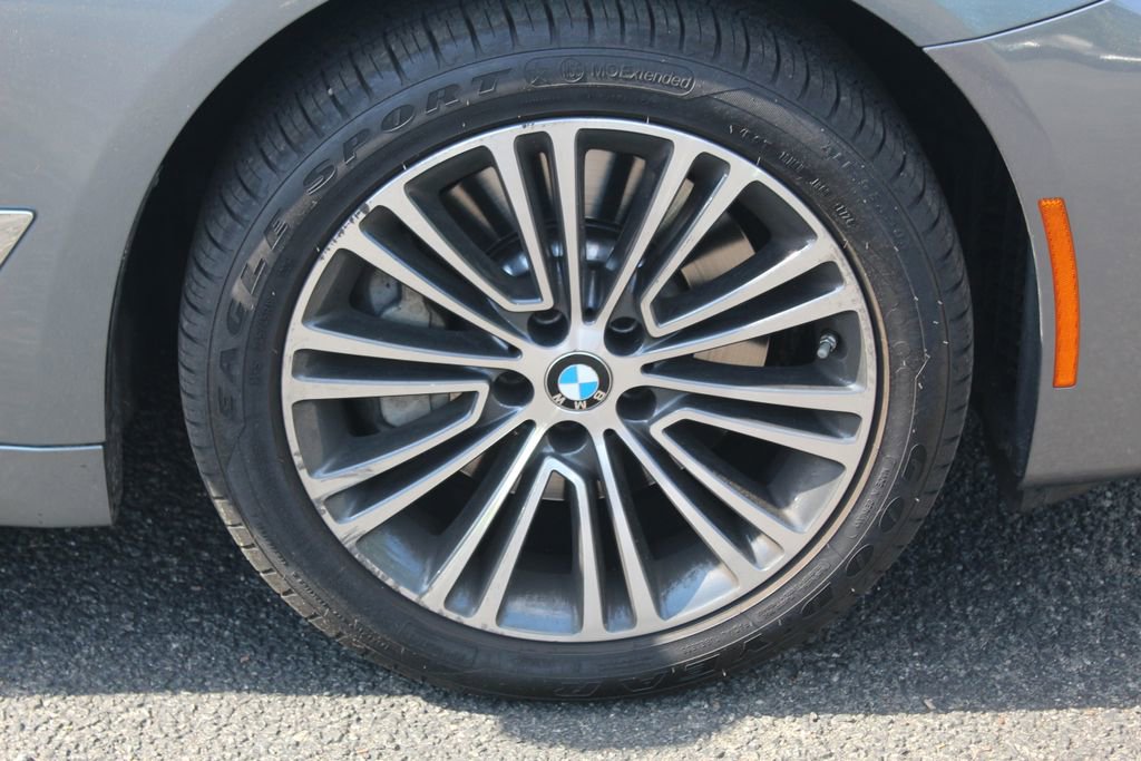 Used 2019 BMW 530i xDrive w/ Convenience Package AWD/4WD image 12