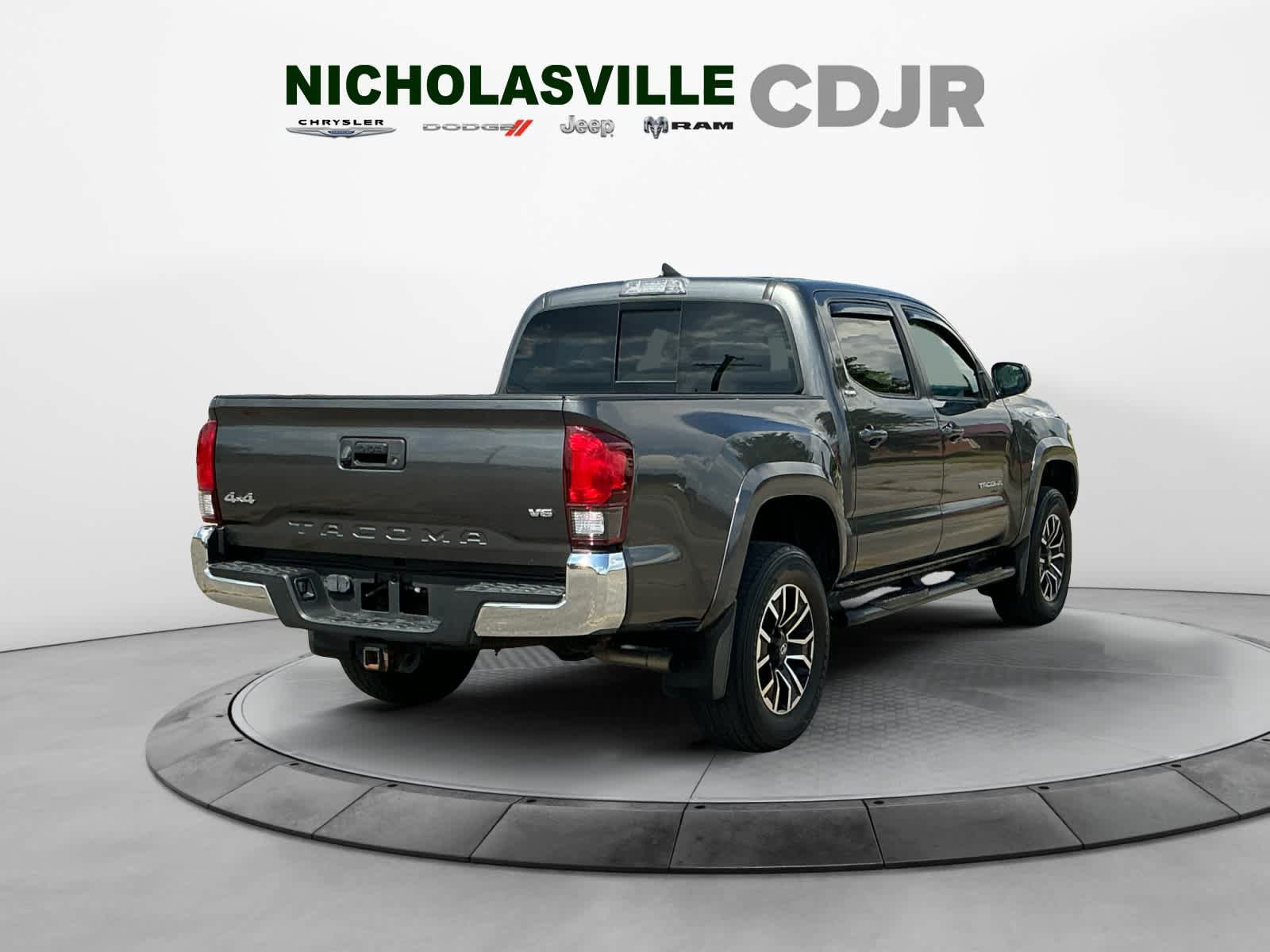 Used 2019 Toyota Tacoma SR5 AWD/4WD image 5