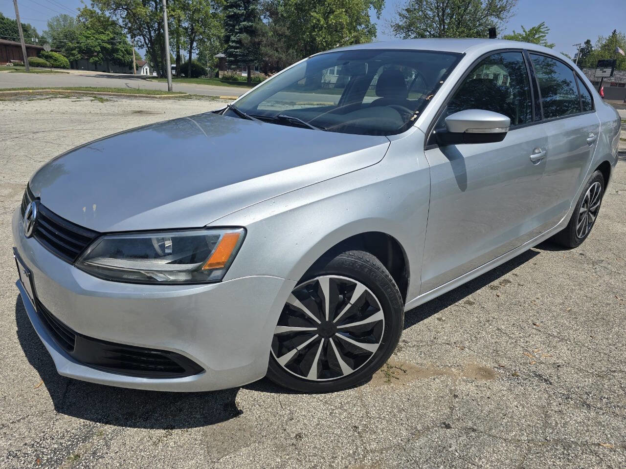 Used 2011 Volkswagen Jetta SE image 1