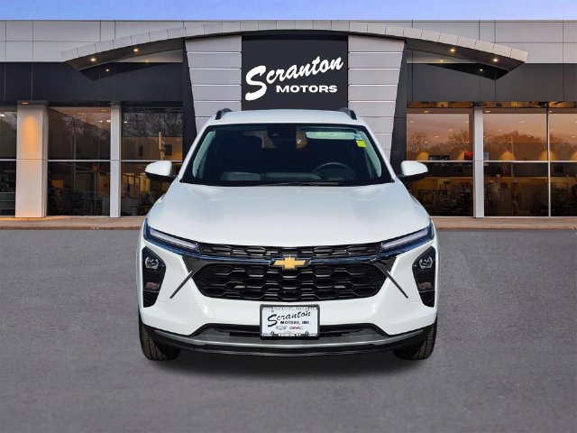 Certified 2025 Chevrolet Trax LT w/ Driver Confidence Package FWD image 8