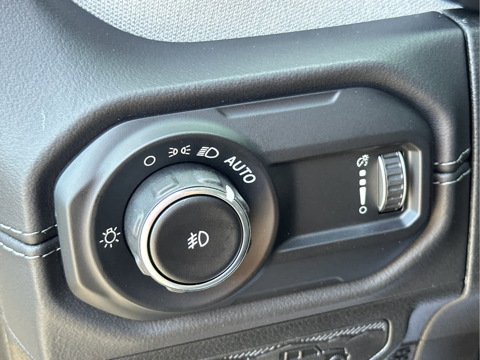 New 2025 Jeep Wrangler Sahara w/ Safety Group image 39