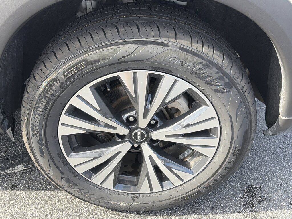 Certified 2023 Nissan Rogue SV image 9