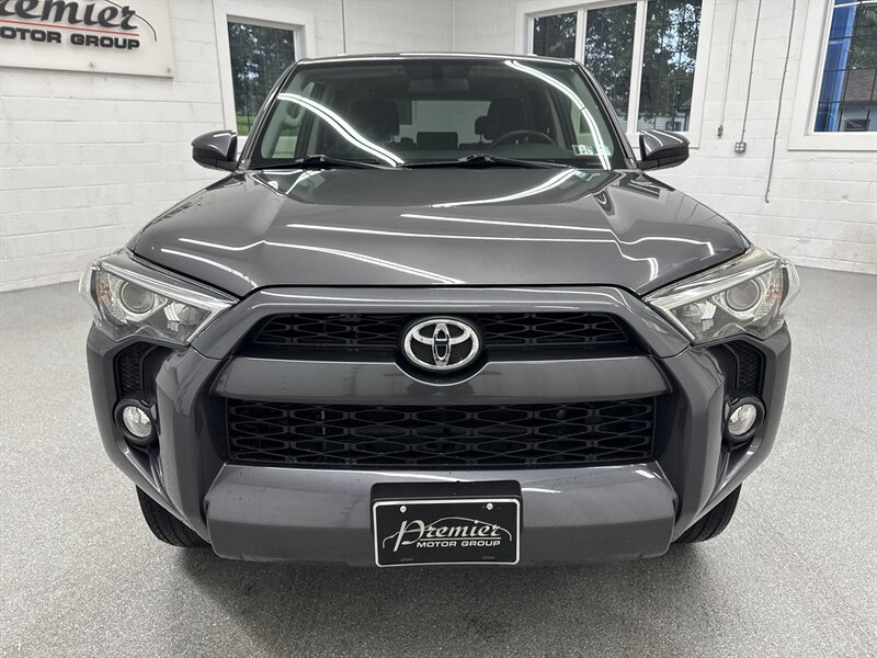 Used 2018 Toyota 4Runner SR5 AWD/4WD image 2