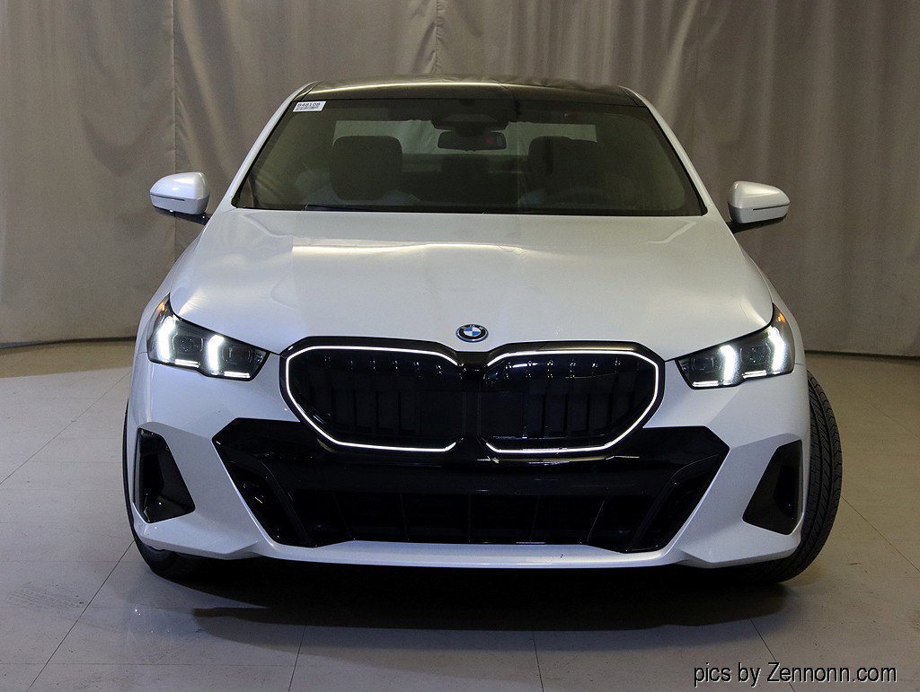 Used 2026 BMW 550e xDrive w/ Executive Package AWD/4WD image 3