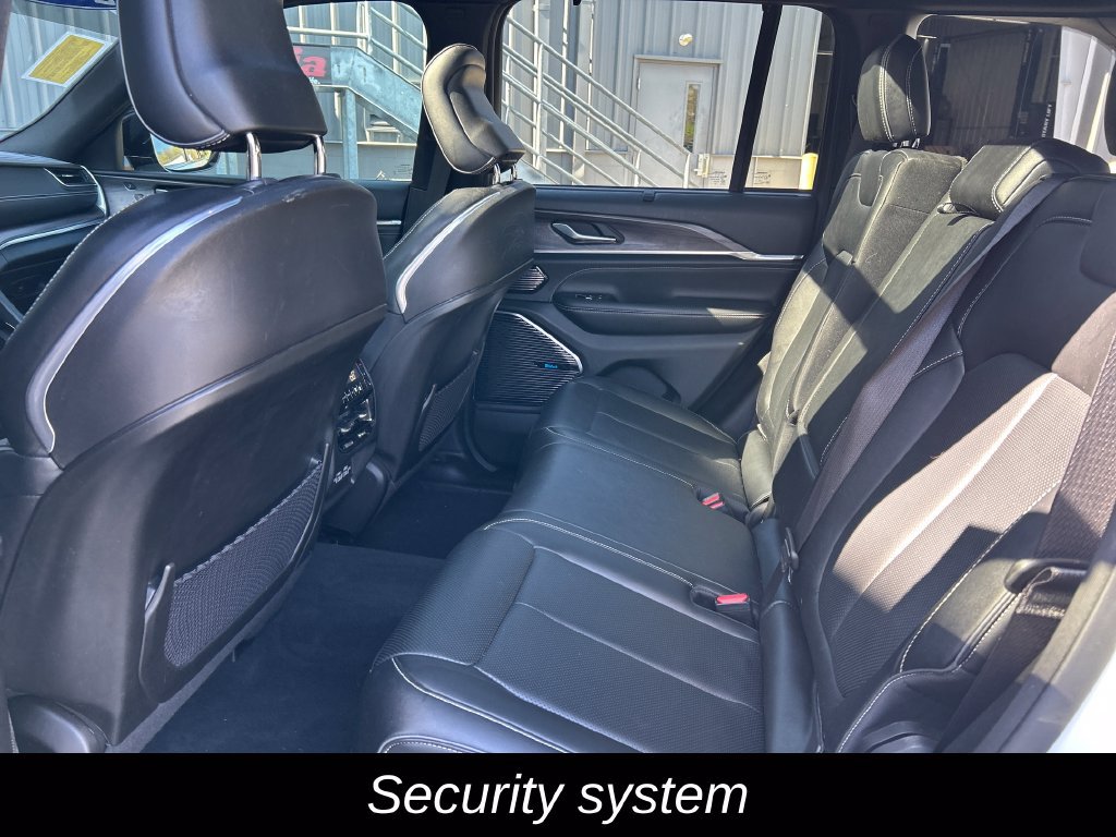 Certified 2023 Jeep Grand Cherokee Overland w/ Luxury Tech Group IV AWD/4WD image 30