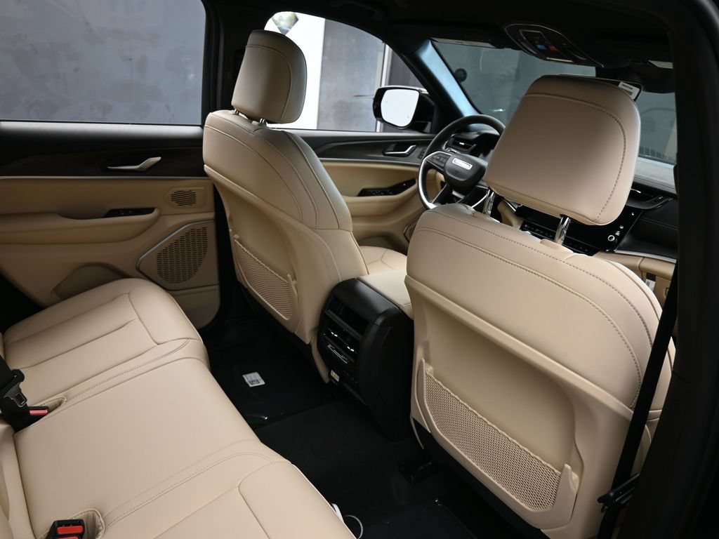 Used 2026 Jeep Grand Cherokee Limited RWD image 34