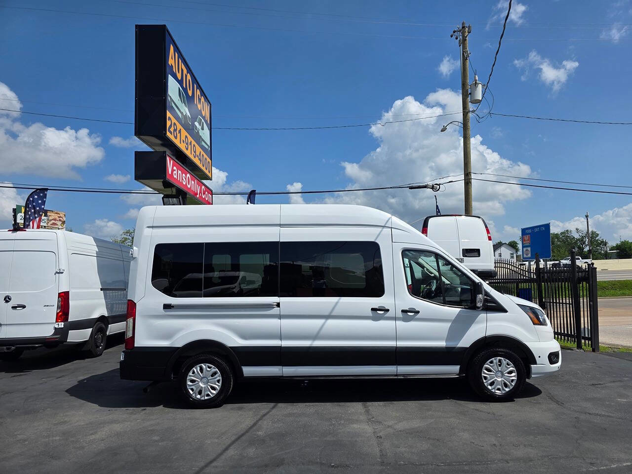 Used 2025 Ford Transit 350 XLT RWD image 3