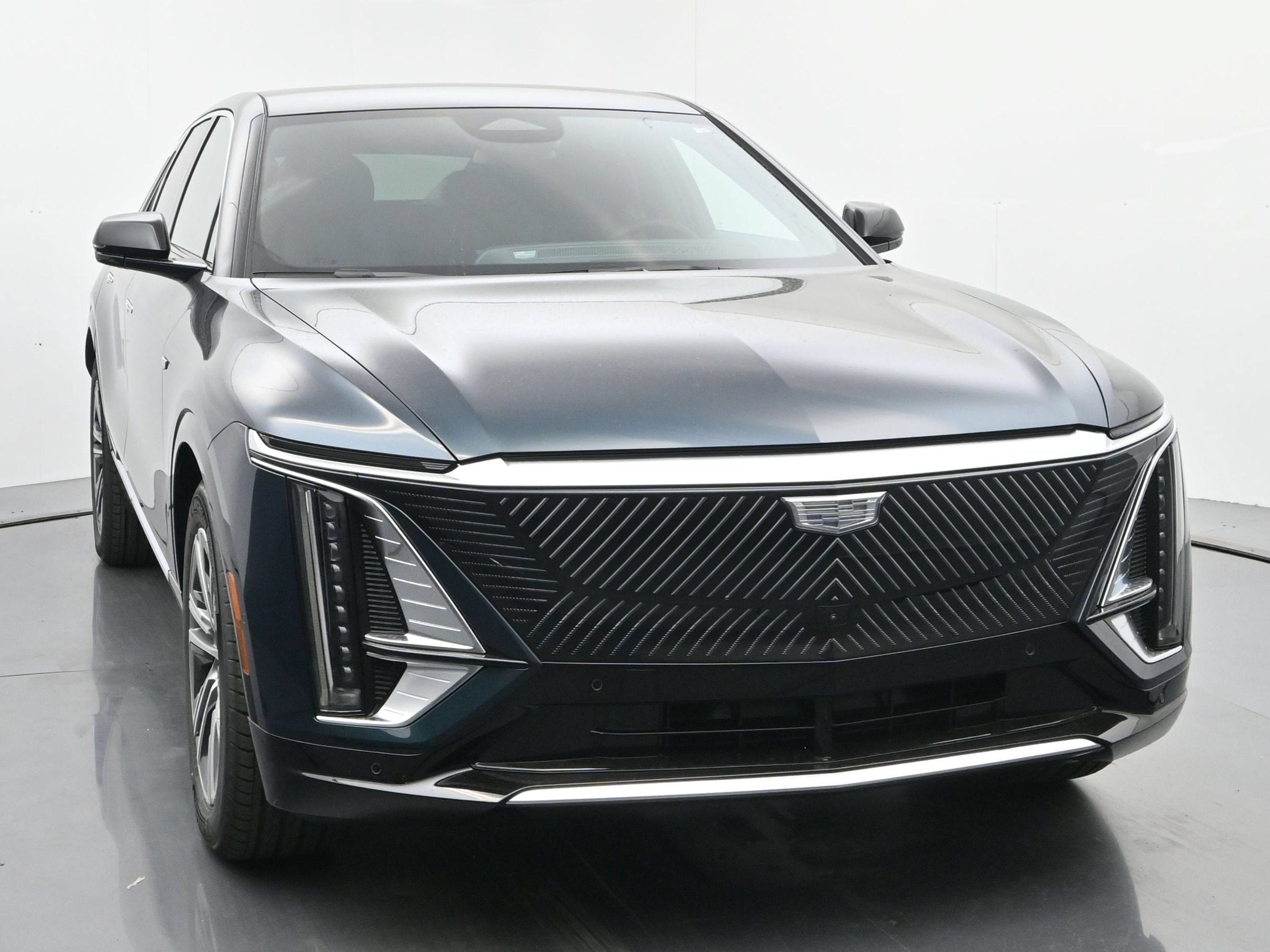 New 2026 Cadillac Lyriq Luxury w/ LPO, Floor Liner Package AWD/4WD image 8
