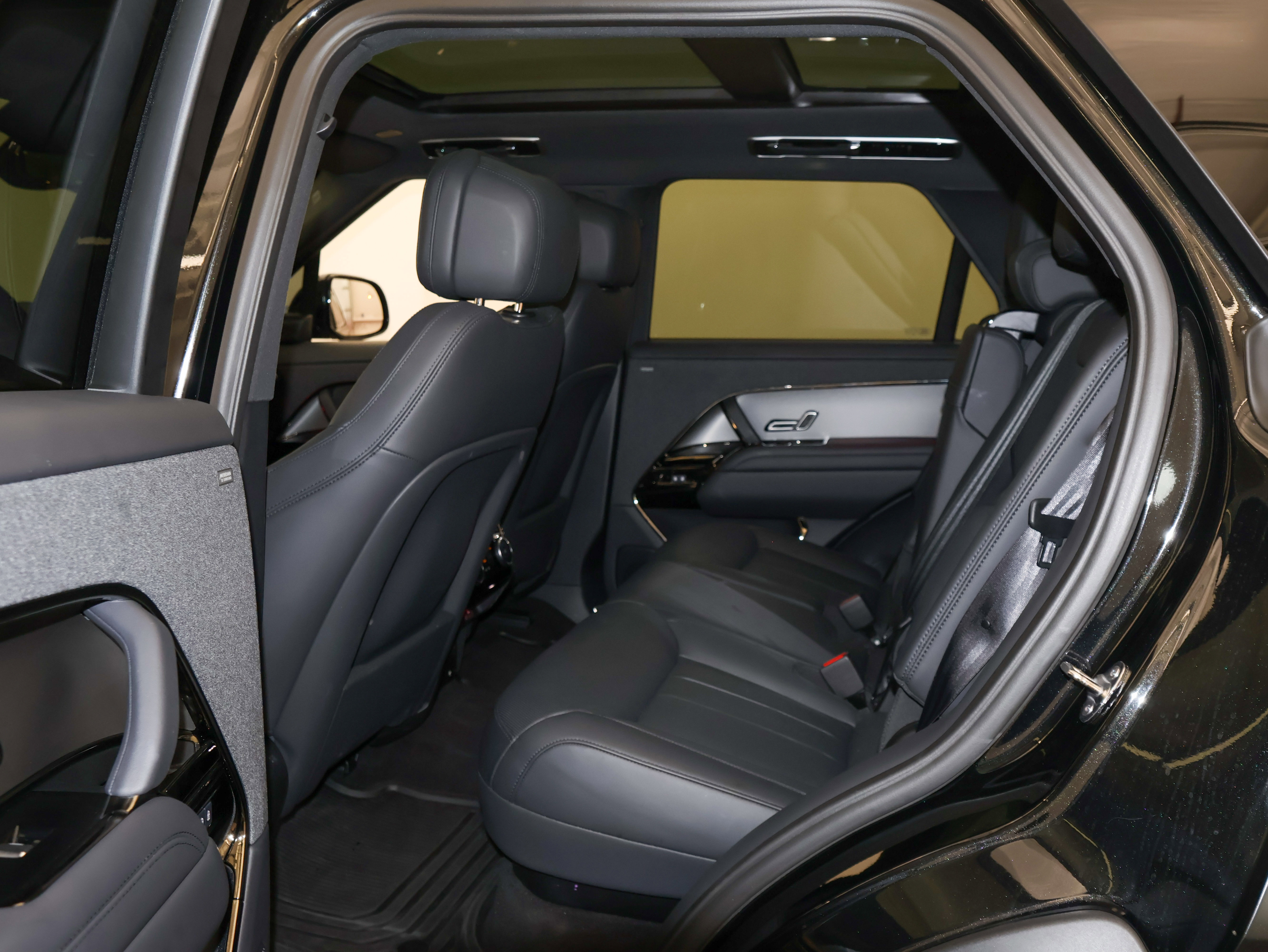 Used 2025 Land Rover Range Rover Sport Dynamic SE image 25