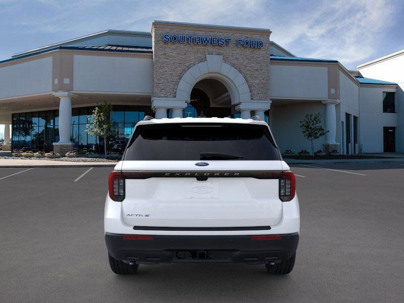 New 2026 Ford Explorer Active RWD image 5