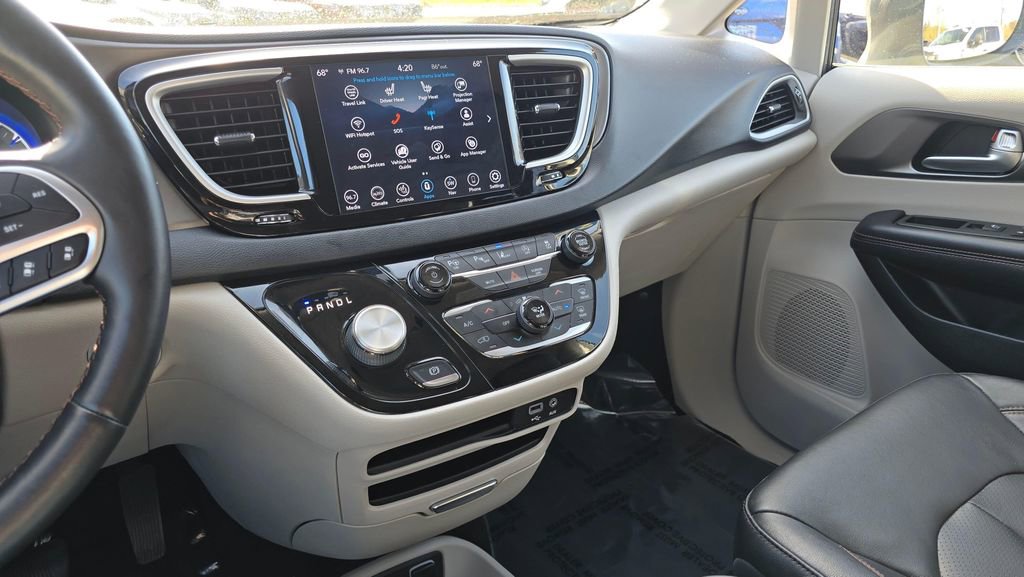 Used 2020 Chrysler Pacifica Touring-L image 34