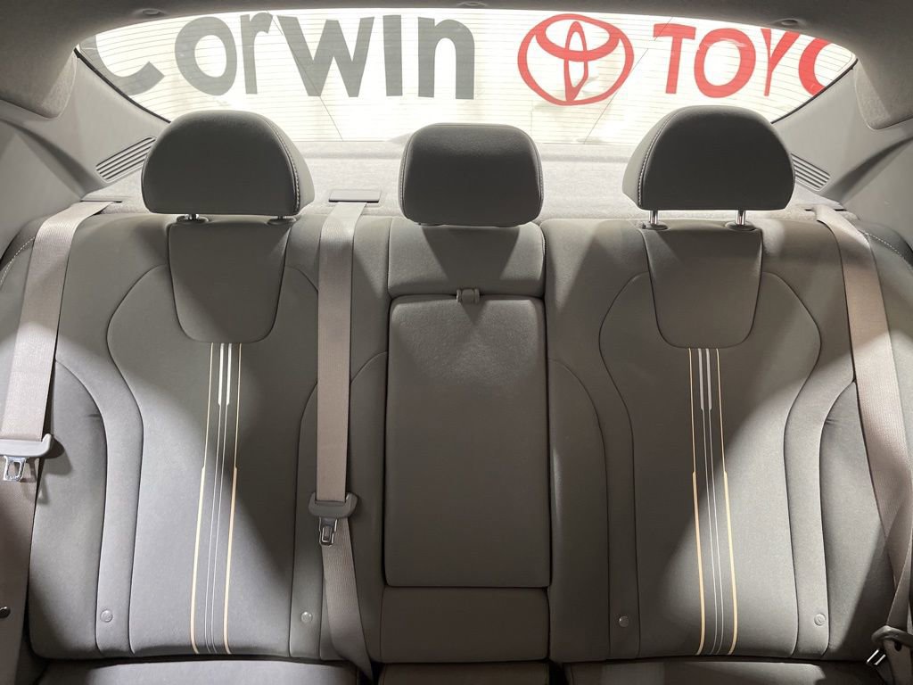 Used 2025 Hyundai Elantra SEL image 19