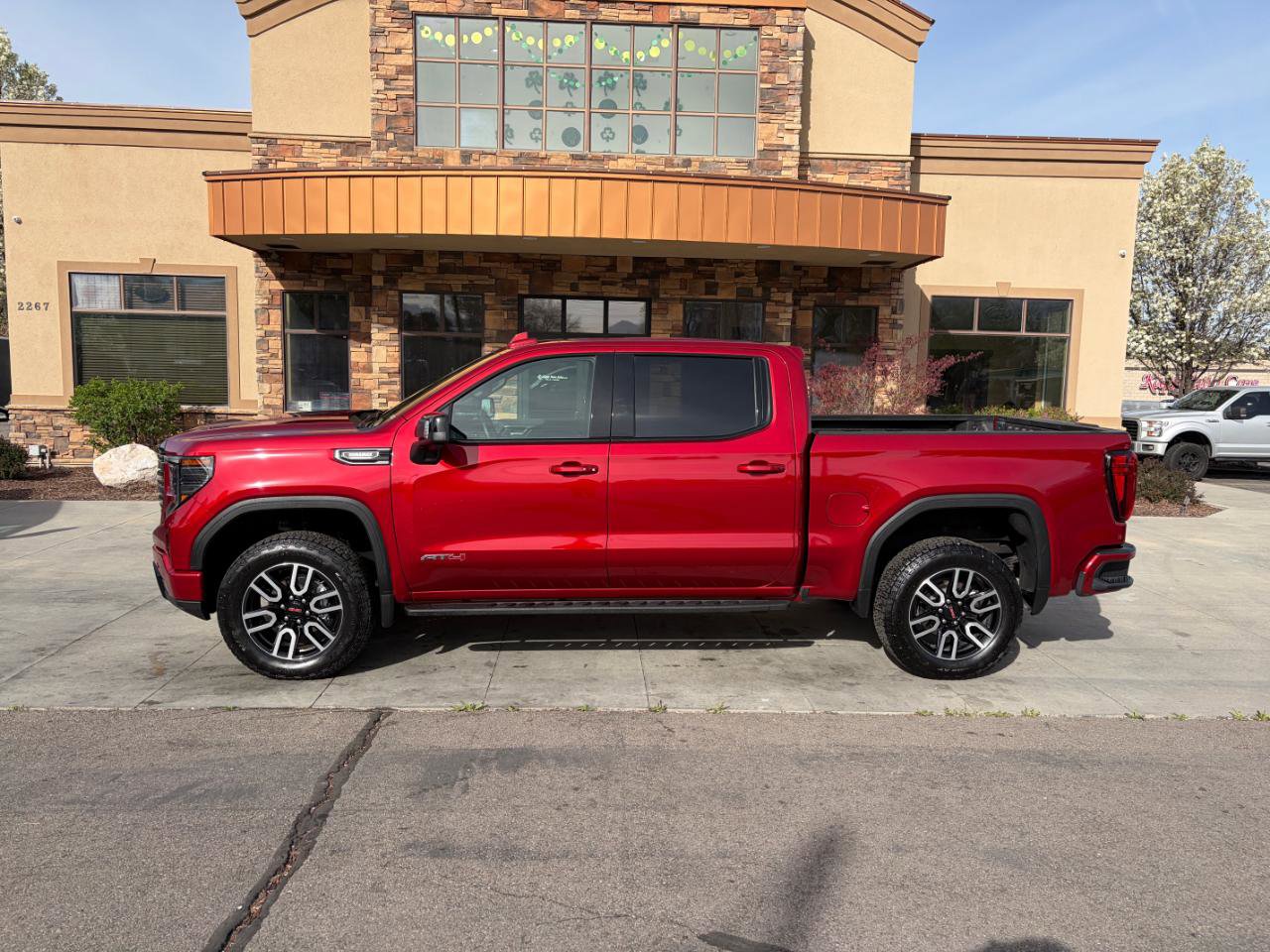 Used 2025 GMC Sierra 1500 AT4 w/ AT4 Premium Package image 2