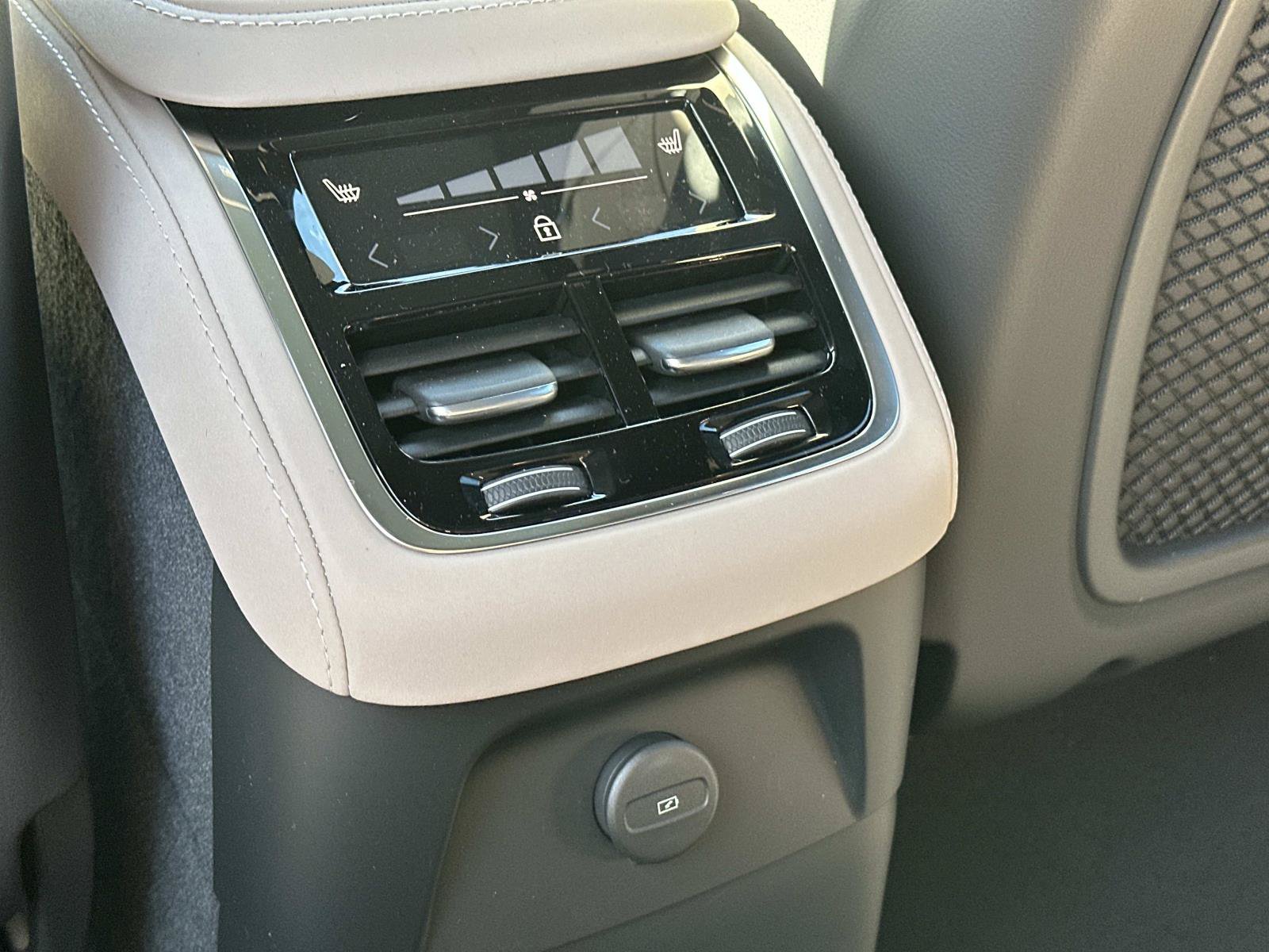 New 2026 Volvo XC90 T8 Plus AWD/4WD image 10
