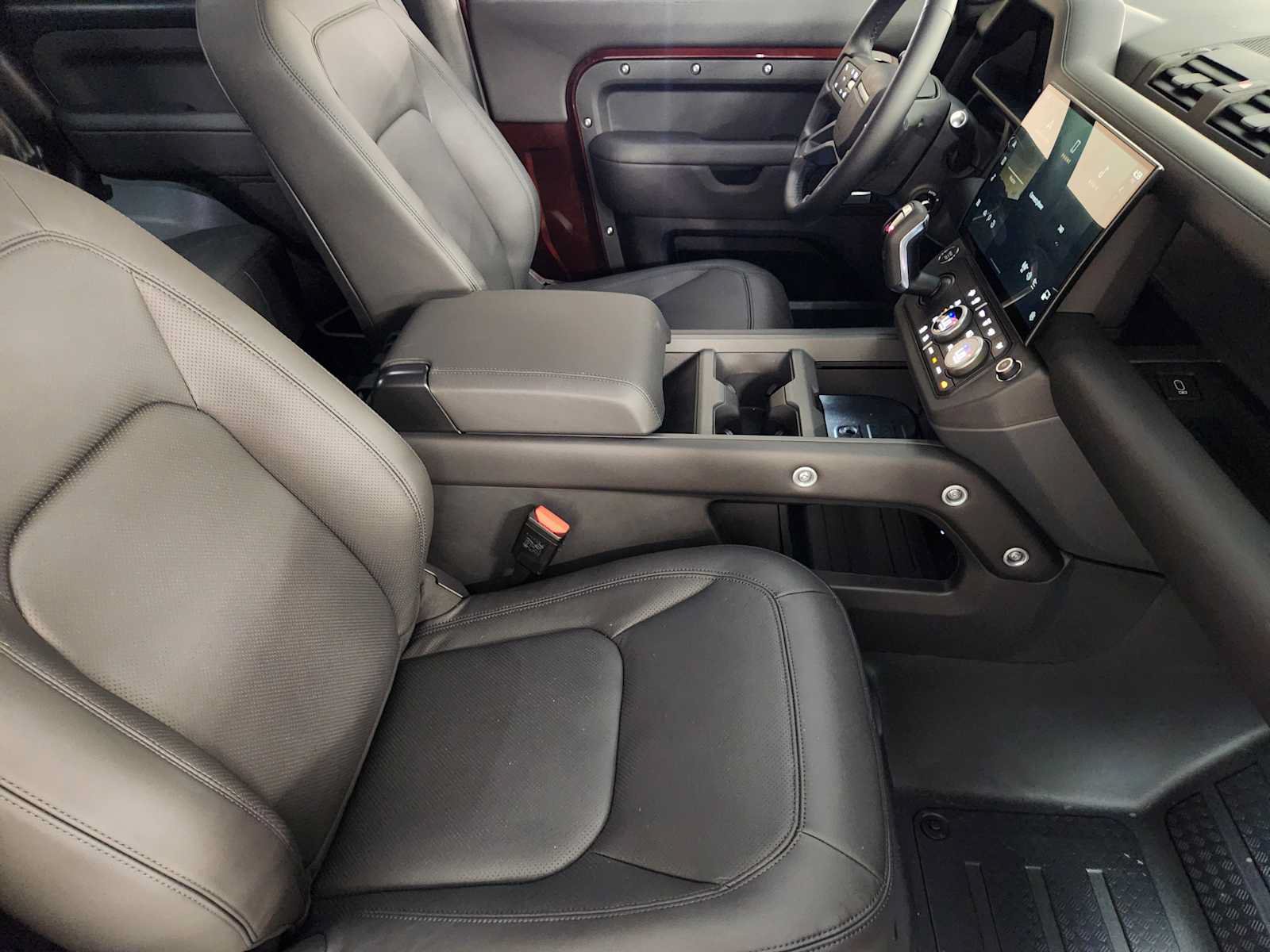 New 2026 Land Rover Defender 90 X-Dynamic SE AWD/4WD image 3