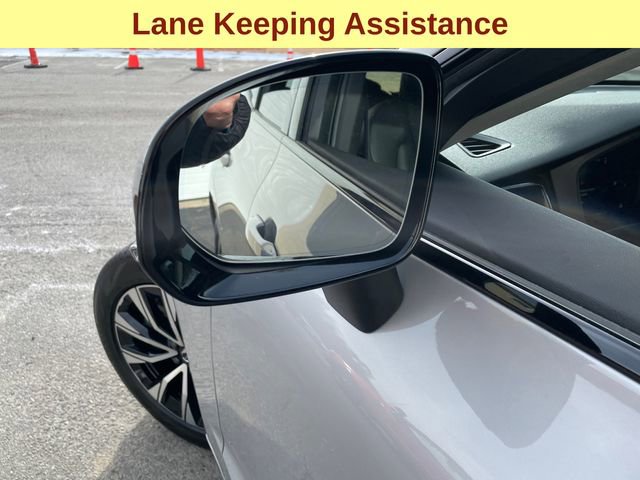 Used 2025 Volvo XC60 B5 Plus image 8