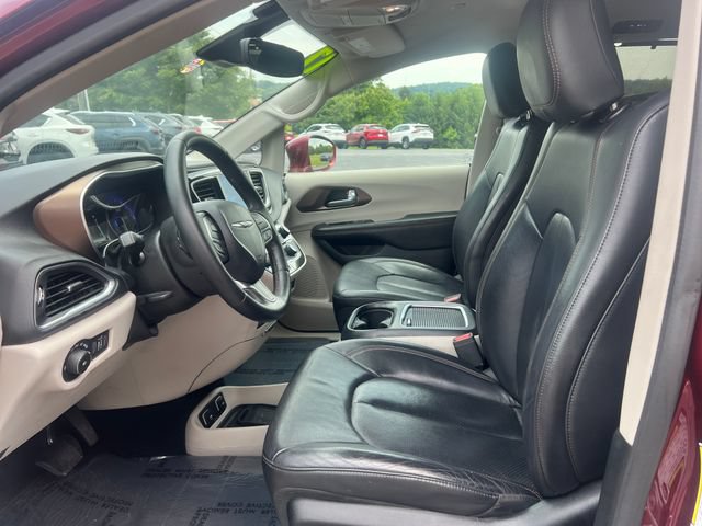 Used 2017 Chrysler Pacifica Touring-L Plus w/ Advanced Safetytec Group FWD image 10