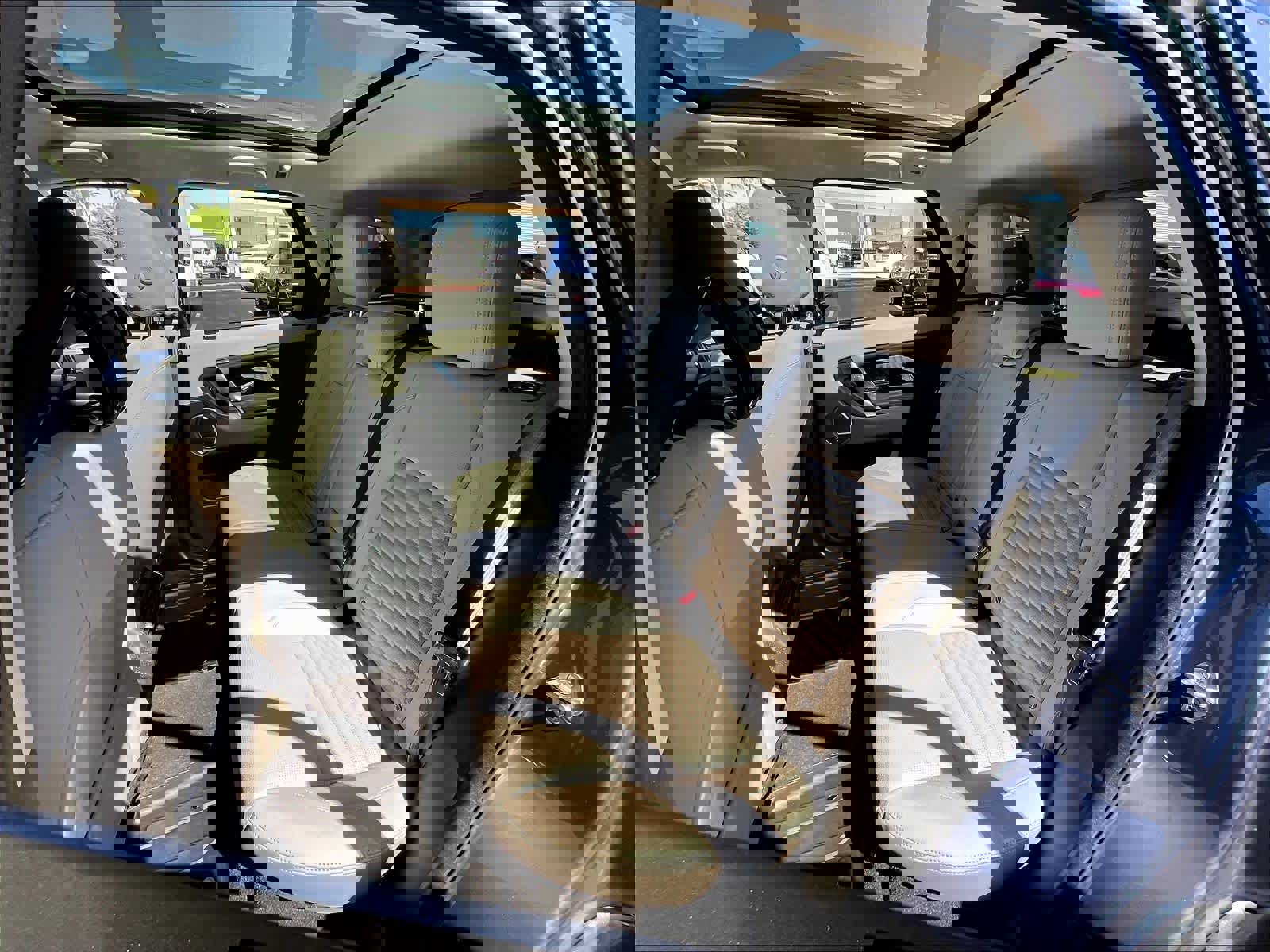 Used 2025 Land Rover Discovery Sport S image 25