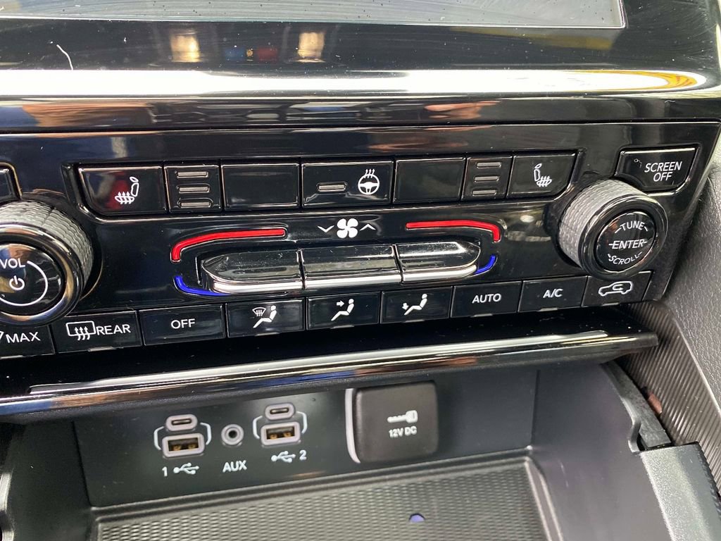 Certified 2025 Jeep Grand Cherokee Laredo X w/ Luxury Tech Group I AWD/4WD image 15
