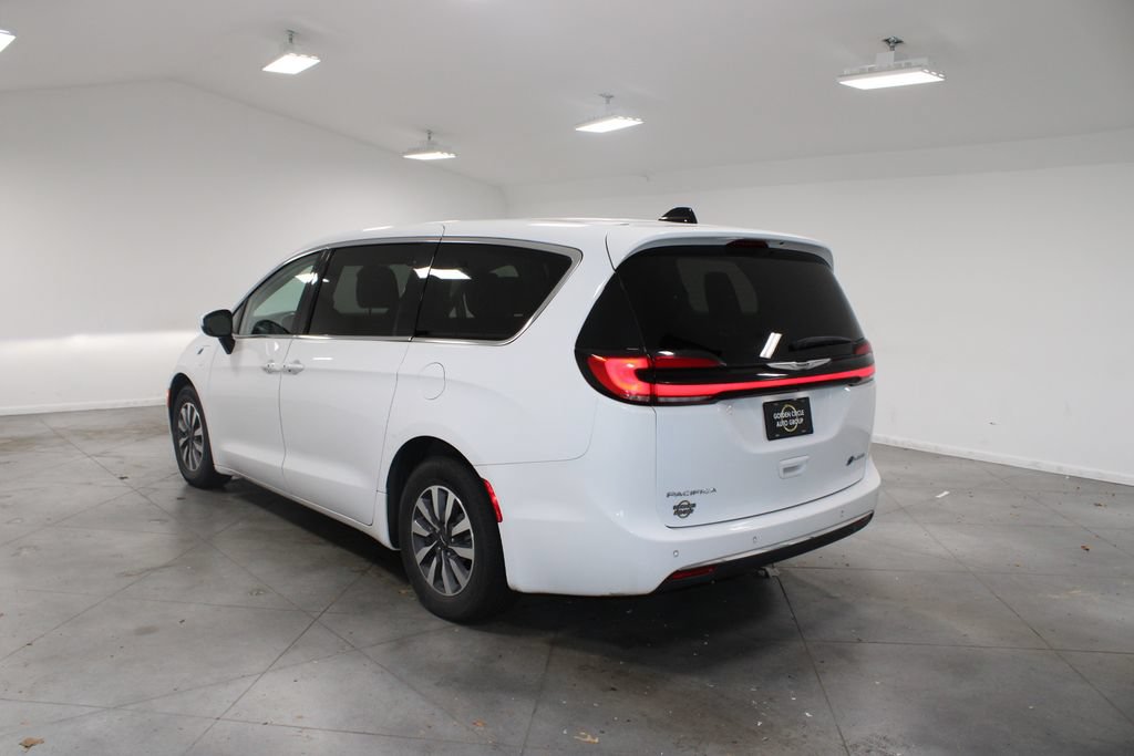 Used 2024 Nissan Versa SR FWD image 53