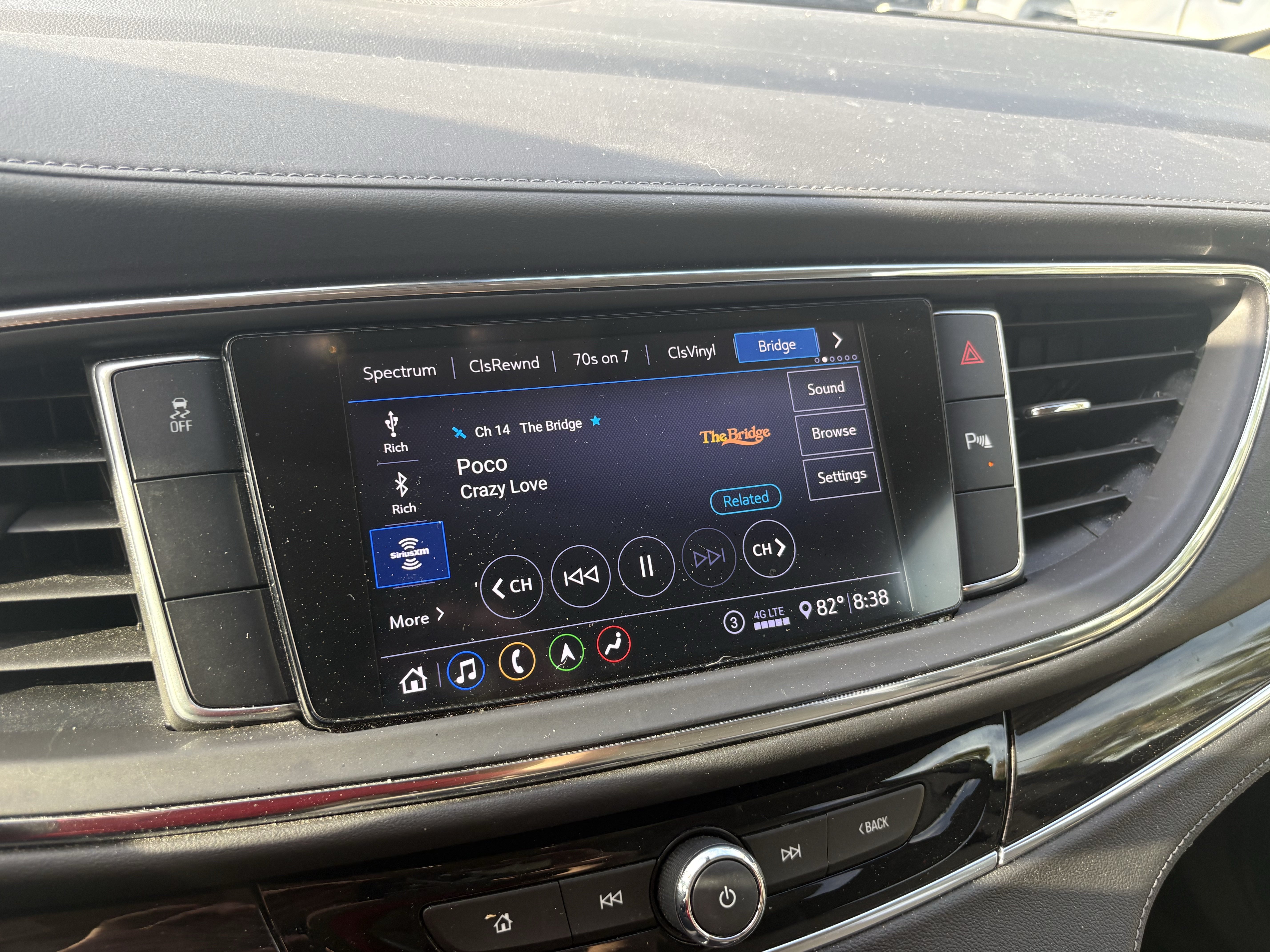 Used 2020 Buick Enclave Essence w/ Sound and Sites Package FWD image 12