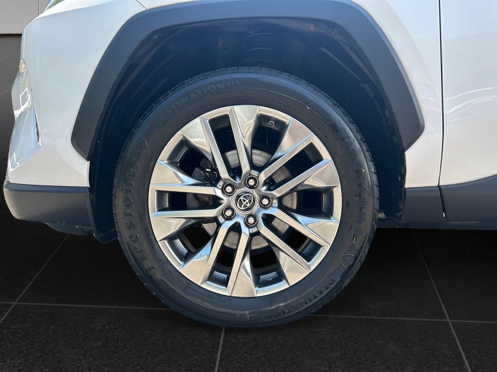 Used 2019 Toyota RAV4 XLE Premium w/ Cold Weather Package AWD/4WD image 9