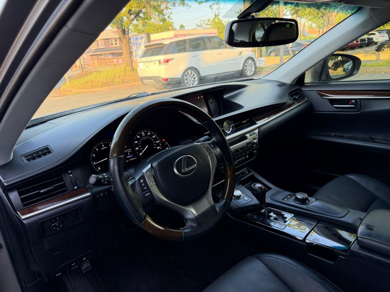 Used 2015 Lexus ES 350 w/ Premium Package FWD image 12