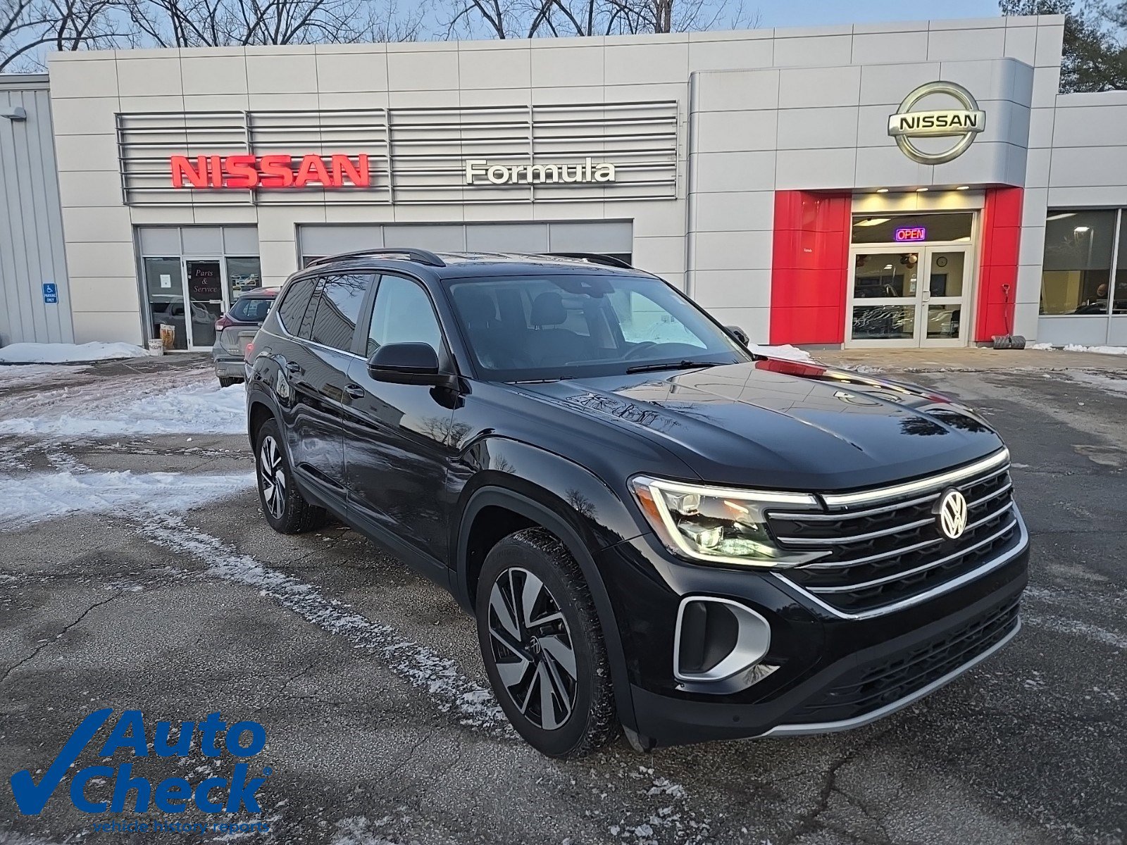 Used 2024 Volkswagen Atlas SE image 1