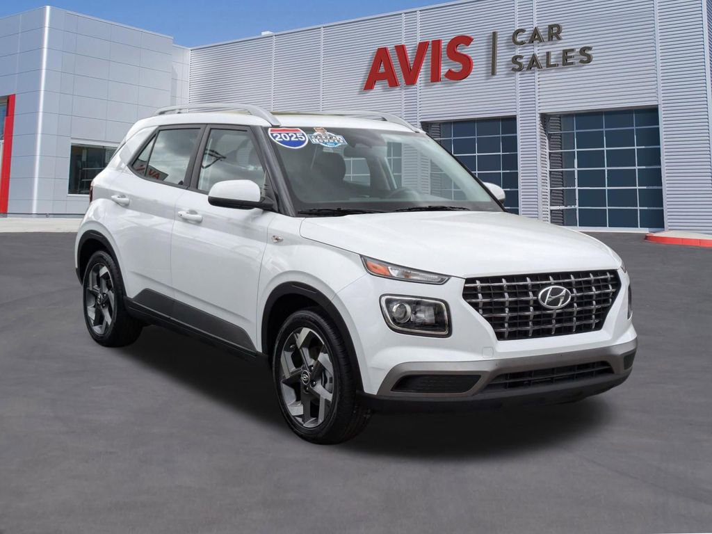 Used 2025 Hyundai Venue SEL image 3