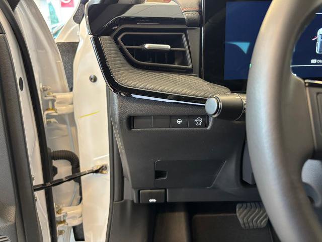 Certified 2025 Nissan Kicks SR FWD image 15