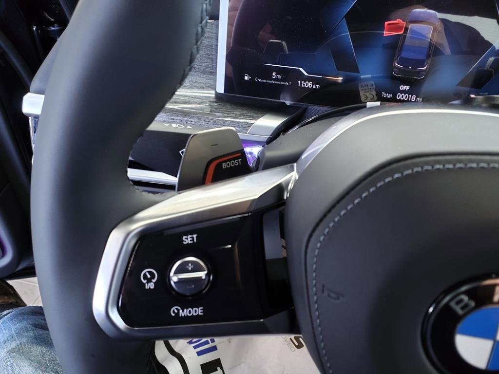 Used 2023 BMW 760i xDrive image 10