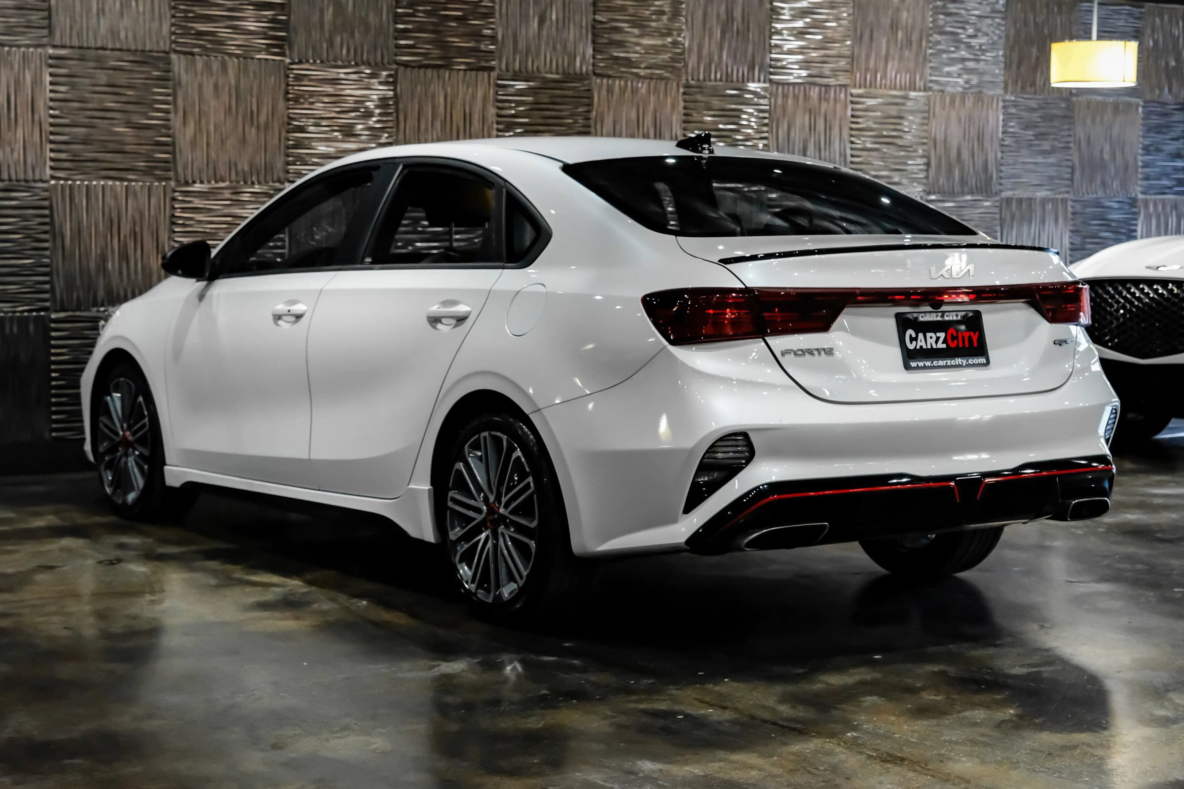 Used 2022 Kia Forte GT FWD image 9