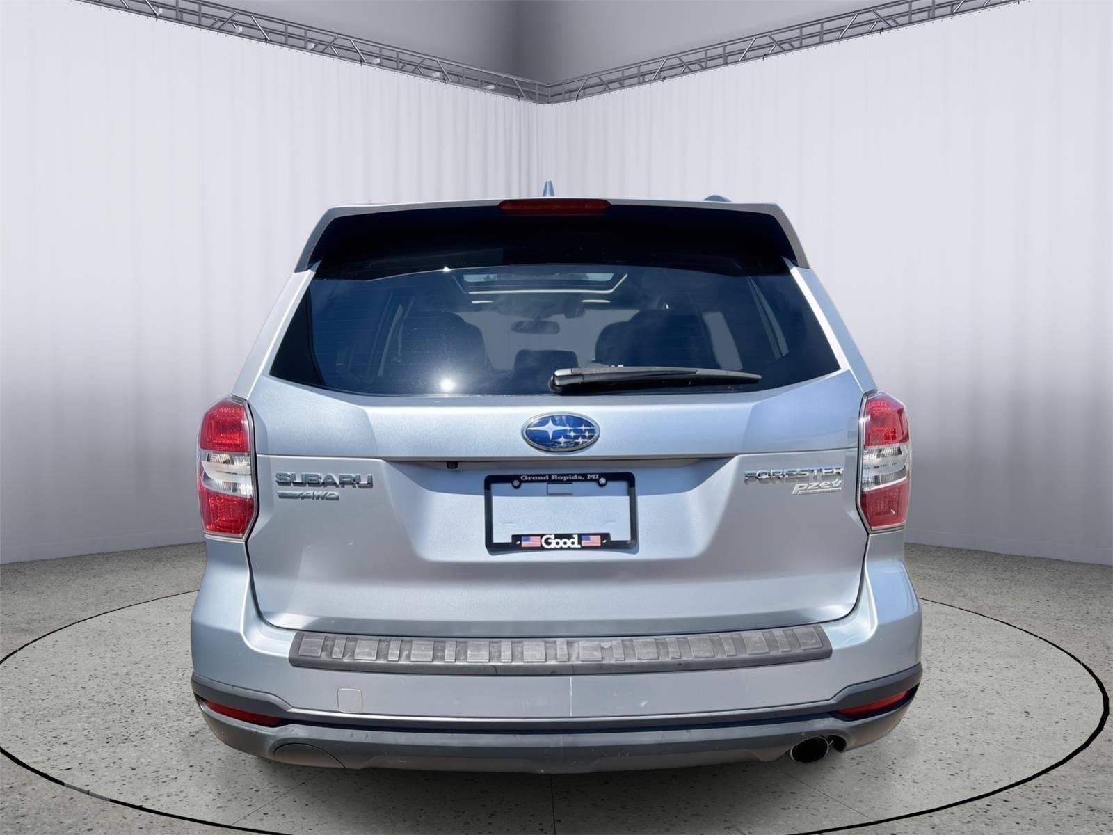 Used 2016 Subaru Forester 2.5i Limited AWD/4WD image 5