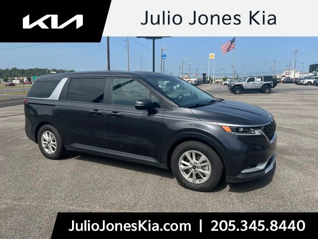 Used 2023 Kia Carnival LX FWD image 1
