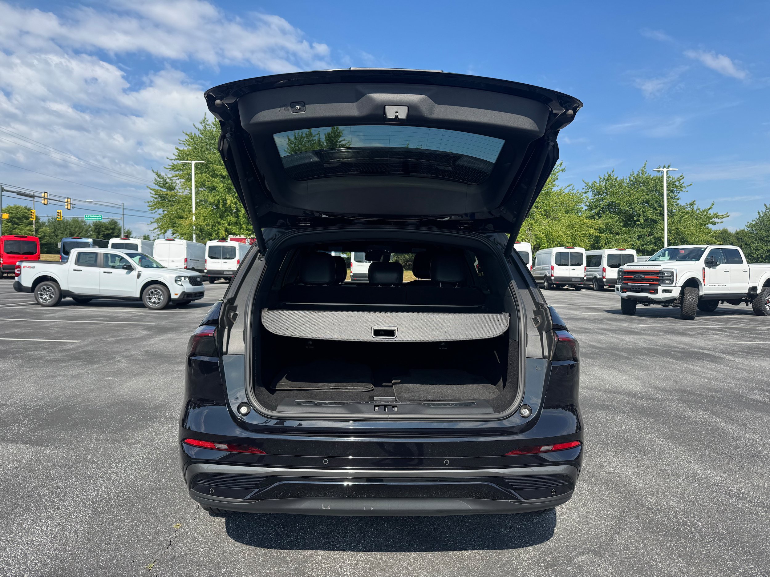 Used 2024 Lincoln Nautilus Reserve w/ Jet Appearance Package (87T) AWD/4WD image 5
